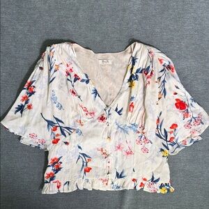 Miss Me floral crop top featuring bell sleeves, a v-neckline, ruffle edge Size M